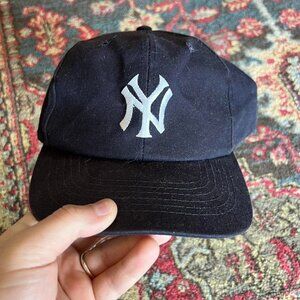 American Vintage Men's Navy and Black Hat